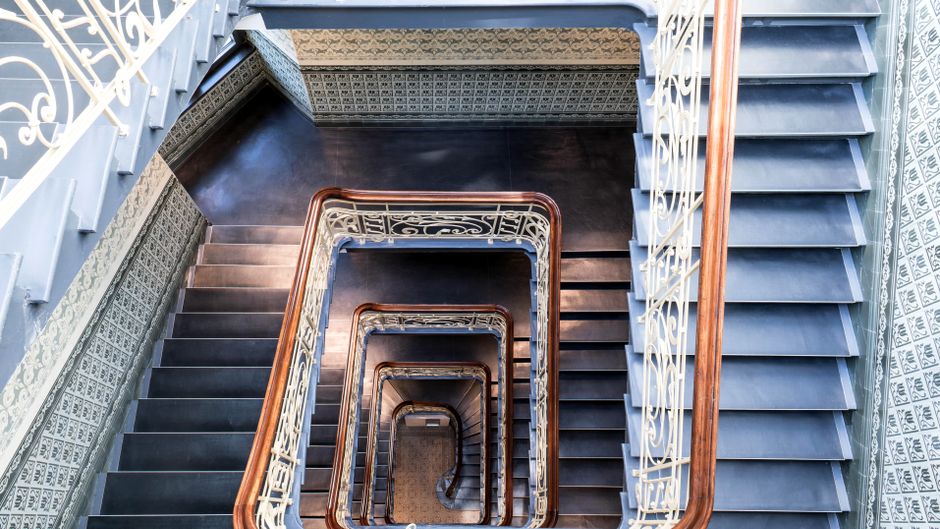 monte-escalier à Quelaines-Saint-Gault